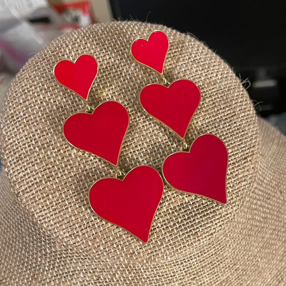 🏝️Big $5 Sale!🏝️Red and Gold toned Heart Earings